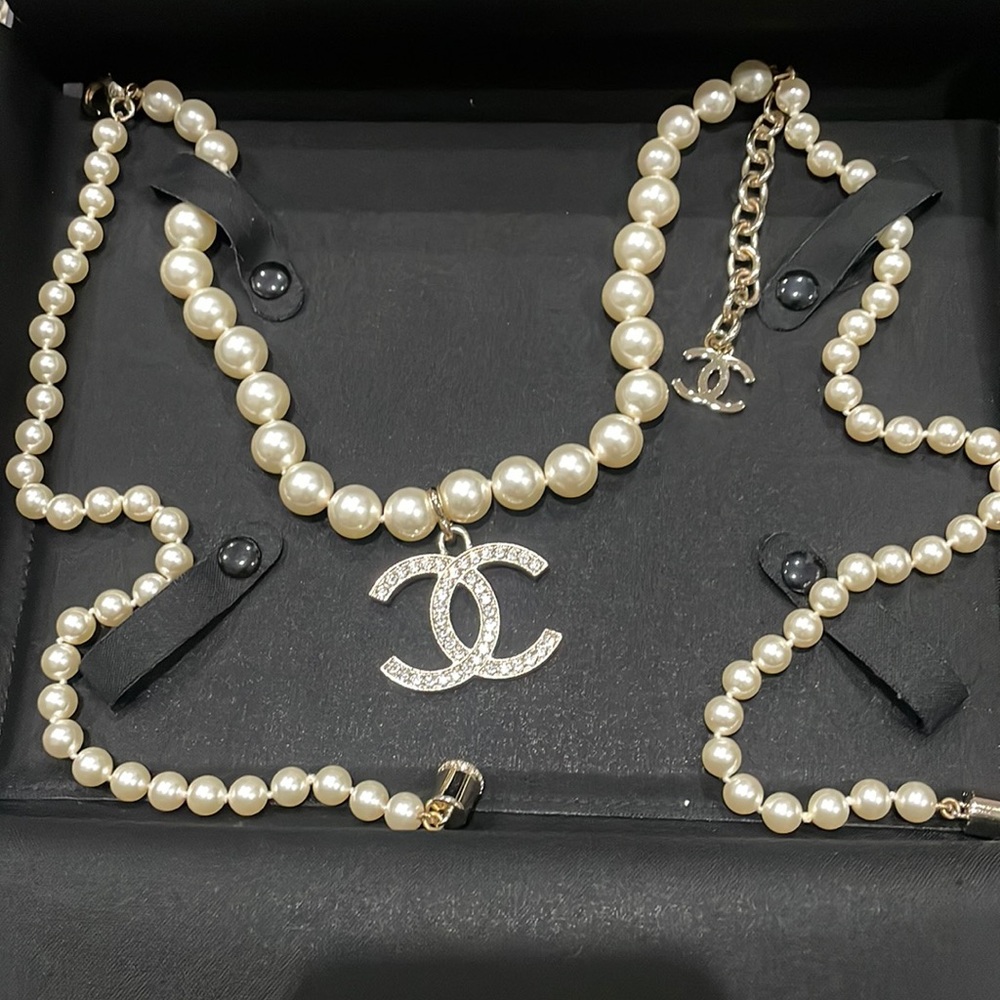 Chanel Light Gold and Pearl Airpod necklace. Brand new condition. Sold out! Rare